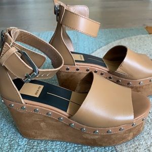 LIKE NEW DOLCE VITA dark tan Wedge Shoes size 6